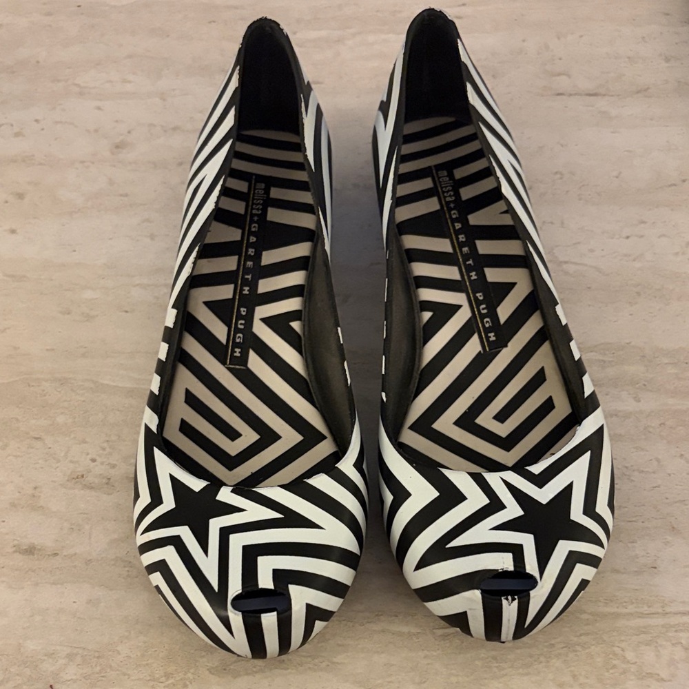 Stylish Black and White Geometric Heels - collab - vintage pvc jelly - Brazil